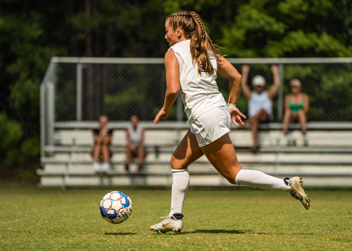 Soccer player dribble ball